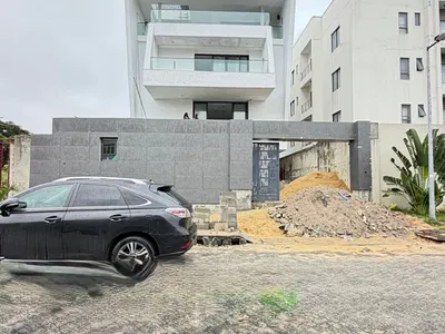 Exquisite 5 Bedroom Detached Duplex with 2 BQS, Pool & Elevator — Banana Island, Ikoyi, Lagos