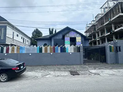 A 7 Bedroom Detached Duplex in Mixed Environment — Lekki, Lagos