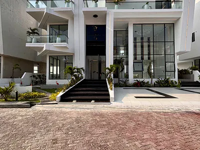 5 Bed Detached Smart Home with Elevator, Cinema, Gym, Spa, Home Office — Lekki, Lagos