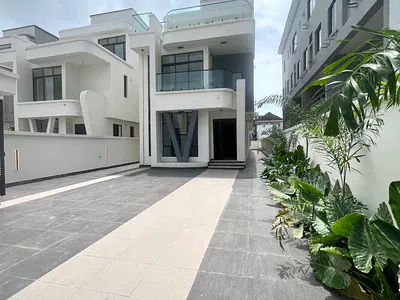 5 Bedroom Detached Duplex with S/Pool, Cinema, BQ & Gym — Lekki, Lagos