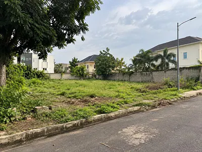 Large Expanse of 1,000 SQM Land in Family Use — Nicon Town, Lekki, Lagos