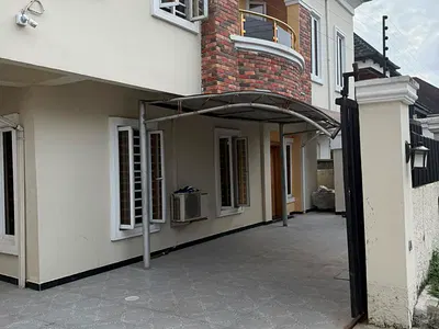 Distress 5 Bedroom Luxury Fully Detached Duplex — Lekki, Lagos