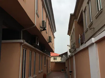 Fully Furnished 4 Bedrooms Semi Detached Duplex with a RM BQ — Magodo Shangisha, GRA Phase 2, Magodo, Lagos