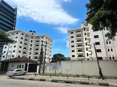 3-Bedroom Apartment with BQ, Elevator, Pool, Gym & Tennis Court — Ikoyi, Lagos