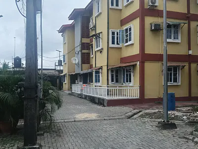 3 Bedroom Flat with En-Suite — LSDPC Estate, Lawanson, Opposite Boku Supermarket, Surulere, Lagos
