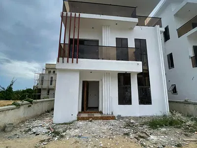 Finely Built 5 Bedroom Detached Triplex with Swimming Pool and BQ — Lekki County, Lekki, Lagos