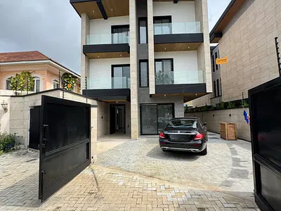 5 Bedroom Detached Duplex with BQ and Swimming Pool — Ikoyi, Lagos