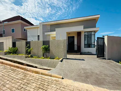 Luxury 4 Bedroom Bungalow — 4 Centenary City Enugu, Enugu, Enugu