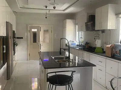 6 Bedroom Fully Detached Duplex with Swimming Pool — Lekki, Lagos