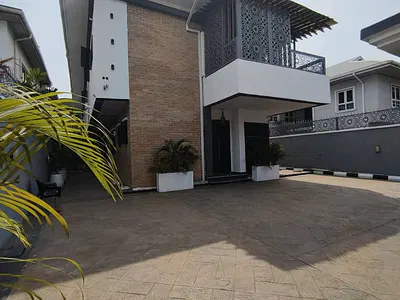 Well Built Luxury 5 Bedroom Fully Detached Plus BQ — Lekki, Lagos