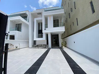 Luxury 5 Bedroom Detached Duplex with 2 Kitchens, Cinema, Pool, Lounge — Lekki, Lagos