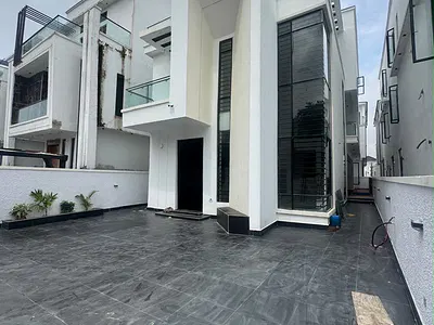 5 Bedroom Detached Duplex with Swimming Pool — Lekki, Lagos
