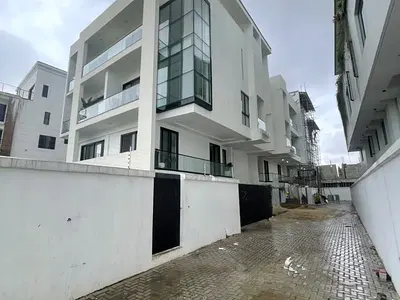 Luxury 4 Bedroom Terrace Duplex with Penthouse + BQ, Elevator — Banana Island, Ikoyi, Lagos