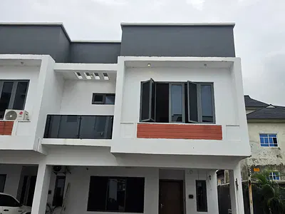 Fully Serviced 4 Bedroom Terrace House with Pool, Gym, 24HRS Power. — Lekki, Lagos