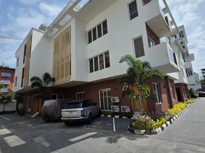 Well Finished Serviced 4 Bedroom Semi-Detached House with 2 Rooms BQ — Ikoyi, Lagos