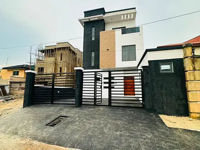Astoundingly Built 5 Bedroom Fully Detached Duplex in a Nice Estate — Gbagada, Lagos