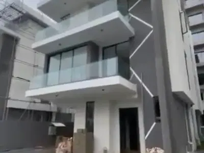 Luxury 6 Bedroom Detached Mansion with Mini Flat BQ — Ikoyi, Lagos