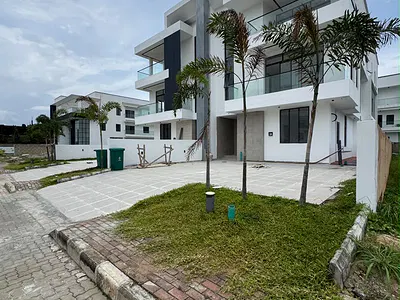 5 Bedroom Detached Duplex with Pool — Lekki, Lagos