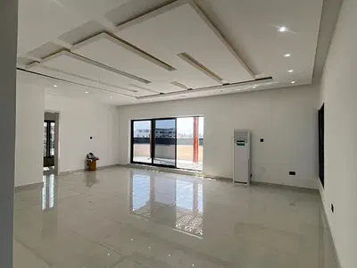 6 Bedroom Detached House — Lekki, Lagos