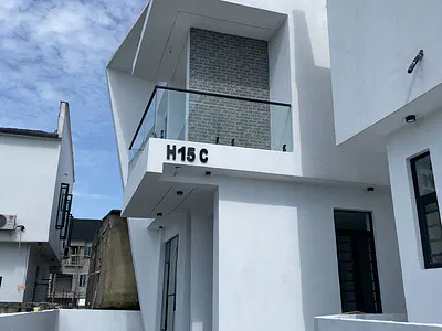 Gorgeous 5 Bedroom Duplex with a BQ and a Pool — Lekki, Lagos