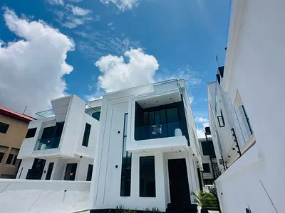 5-Bedroom Detached Duplex with Swimming Pool, Home Theater & — Lekki, Lagos