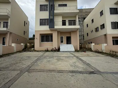 Exquisite 5-Bedroom Detached Duplex with 1-Room BQ — Guzape District, Abuja
