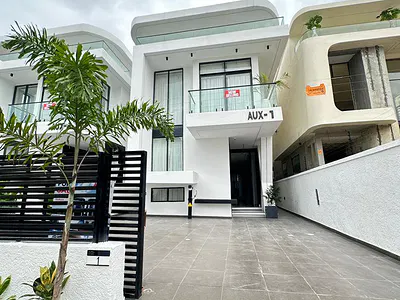 Luxurious 5 Bedroom Detached Duplex with BQ — Orchid, Lekki, Lagos