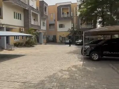 Luxurious 4 Bedroom En-Suite Terrace Duplex with BQ — Guzape Main, Guzape District, Abuja