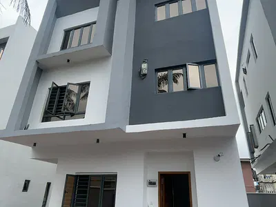 5 Bedroom Flat — Surulere, Lagos