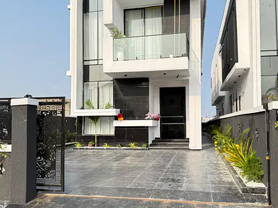 5 Bedroom Detached Duplex with Swimming Pool — Lekki, Lagos