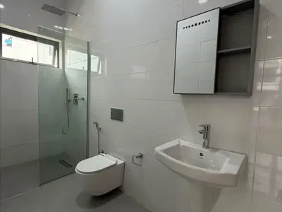 Luxury 5 Bedroom Fully Detached Duplex 2BQ with Excellent Facility — Ikoyi, Lagos
