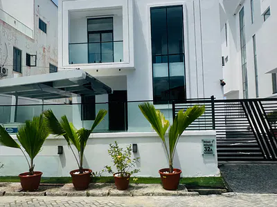 6 Bedroom Detached Duplex — Lekki, Lagos