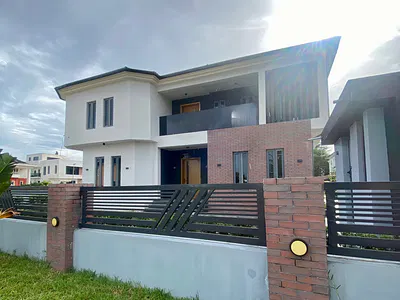 7 Bedroom House with Compound Space — Lekki, Lagos