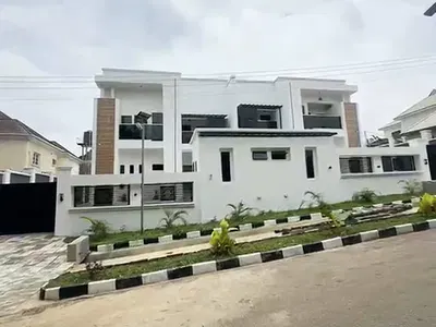 Luxurious 5 Bedroom En-Suite Semi Detached Semi Duplex with 2units BQ — 69 Road Gwarimpa, Gwarinpa, Abuja