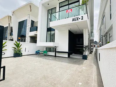 Well Built Exquisite 5 Bedroom Detached Duplex — Lekki, Lagos