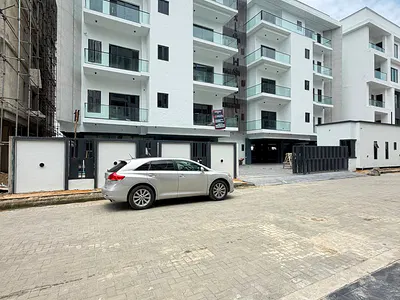 Contemporary 2 Bedroom Apartment with Swimming Pool and Elevator — Lekki, Lagos