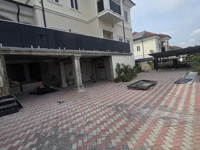 Five Bedrooms Duplex with 2BQS with Swimming Pool — Kaura, Abuja