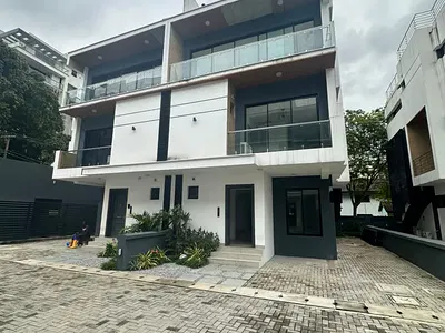 Luxurious 4 Bedroom Semi-Detached House with BQ — Ikoyi, Lagos