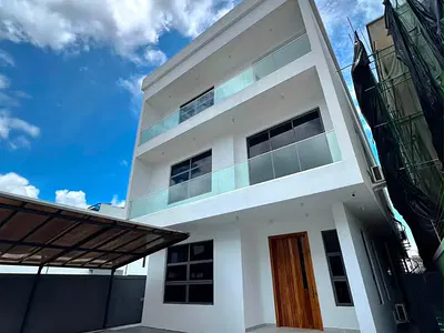 5-Bedroom Fully Detached Duplex with Pool, Study, Cinema, Elevator & BQ — Ikoyi, Lagos