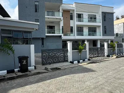 Newly Built 3bed Apartment with Pool & Gym (Direct to Mandate) — Osapa, Lekki, Lagos