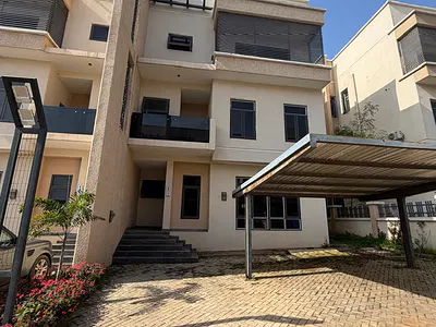 5 Bedroom Detached Duplex — Guzape District, Abuja