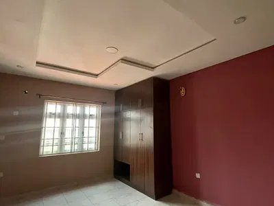 Standard 3 Bedroom Flat — Adeoye Adeosun Okebadan Estate Akala Way, Ibadan, Oyo
