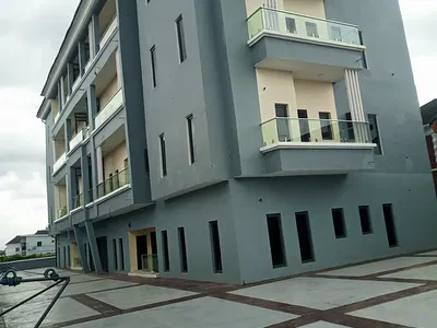 3 Bedroom Flat All Room En Suite with Guest Toilet and Bath
