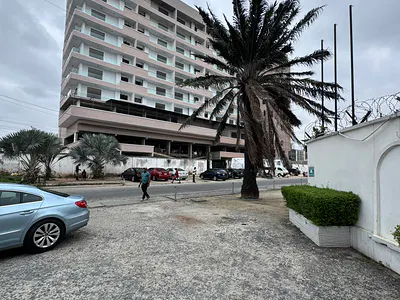 Enormous 2 Bedroom Apartment with a Pool, Gym, BQ — Lekki, Lagos