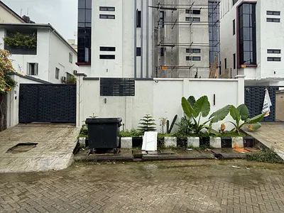 Standard 4 Bedroom Semi Detached Duplex!!! — Ikoyi, Lagos