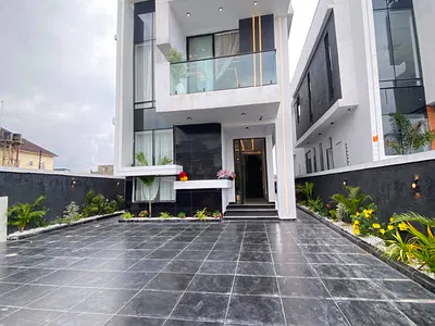 Upscale 5 Bedroom Fully Detached Duplex with BQ and Swimming Pool — Lekki, Lagos