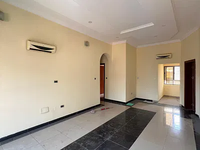 Well Spacious 3 Bedroom — Victoria Island (VI), Lagos