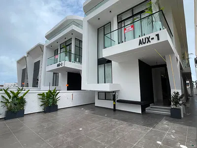 5 Bedroom Detached Duplex — Lekki, Lagos