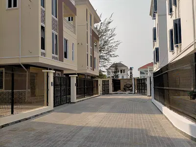 5 Bedroom Detached House with Solar Power — Banana Island, Ikoyi, Lagos