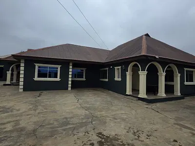 3-Bedroom Bungalow with 2-Bedroom Flat — Adekola, After Airport, Ibadan, Oyo